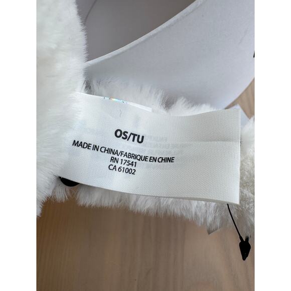 NWT Ugg White Faux Fur Earmuffs in Gift Box 
One Size Fits All 🎄🎄🎄 - Picture 6 of 8